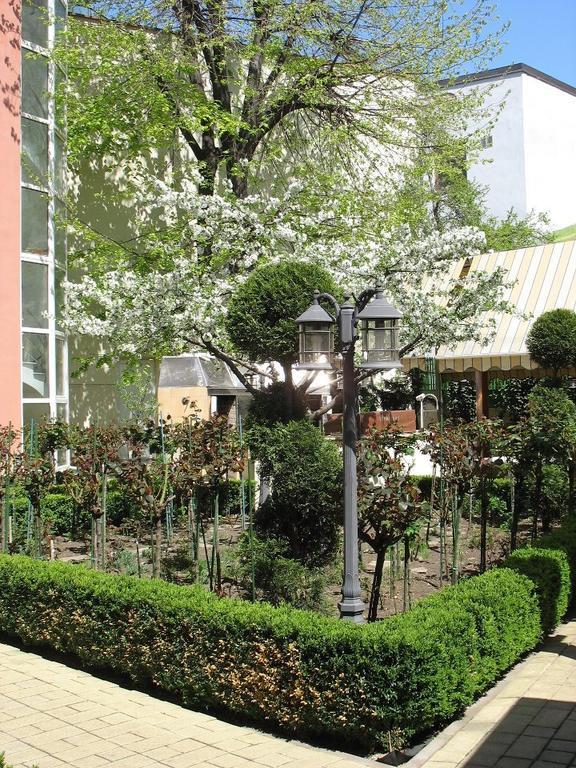 Marshal Hotel بوخارست المظهر الخارجي الصورة